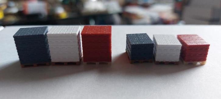 Pallets bouwstenen grijs/rood/wit hoog/laag 1/87, Hobby en Vrije tijd, Modeltreinen | H0, Nieuw, Overige typen, Gelijkstroom of Wisselstroom