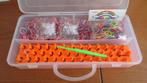 Koffer met Loom Bands en Loombord. Boek "Band-it" gratis!, Ophalen of Verzenden, Gebruikt, Knutselwerk