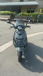 Piaggio zip 2021 blauw kenteken., Fietsen en Brommers, Scooters | Piaggio, Ophalen, Zip, Zo goed als nieuw, Benzine