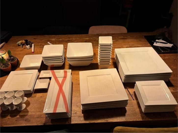 Servies vierkant wit, Huis en Inrichting, Keuken | Servies, Zo goed als nieuw, Bord(en), Overige stijlen, Aardewerk, Ophalen