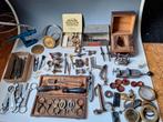 Groot lot met horloge en klokkenmaker gereedschap, Ophalen of Verzenden