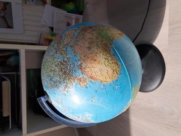 Globe, wereldbol beschikbaar voor biedingen