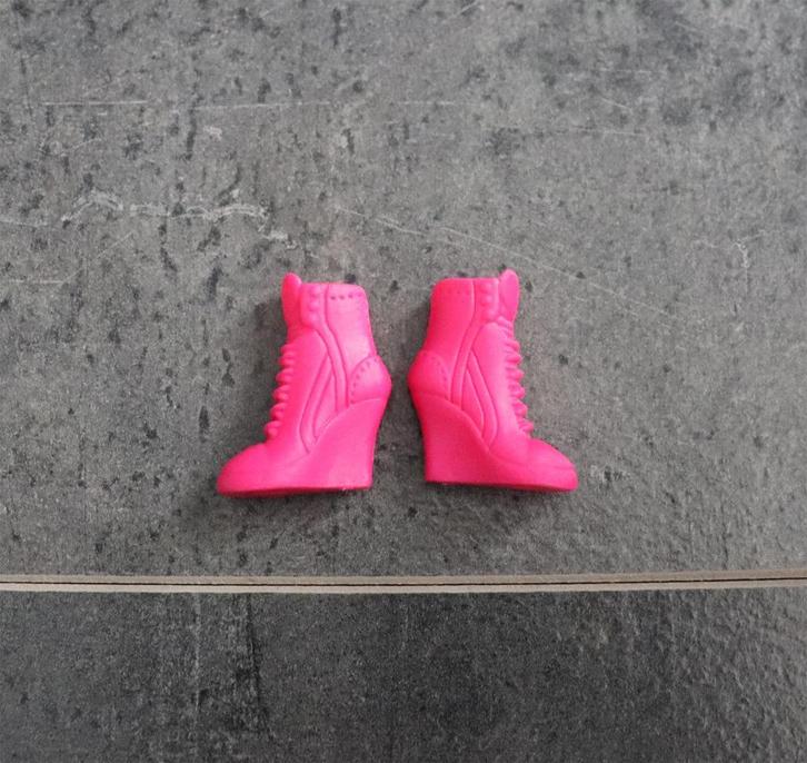 Barbie kleding nieuw - Originele hoge hakken schoenen roze, Kinderen en Baby's, Speelgoed | Poppen, Nieuw, Barbie, Ophalen of Verzenden