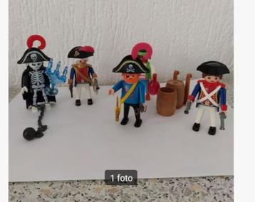 Playmobil 5 losse poppetjes ( piraten/Engelsen) beschikbaar voor biedingen
