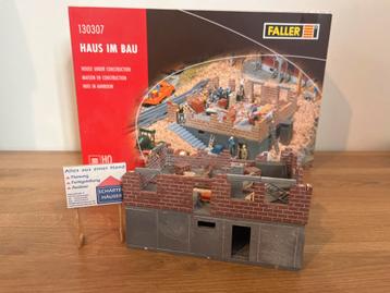 Faller H0 130307 – Huis in aanbouw met doos beschikbaar voor biedingen
