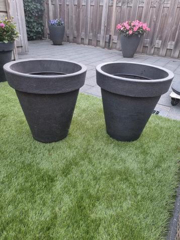2x Kunststof bloempotten rond 40cm  beschikbaar voor biedingen