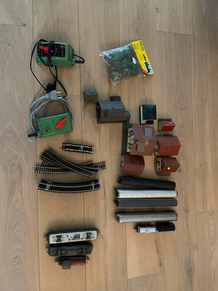 3 Model Treinen (getest en werkend) + Wagons & Accessoires, Hobby en Vrije tijd, Modeltreinen | H0, Gebruikt, Treinset, Gelijkstroom of Wisselstroom