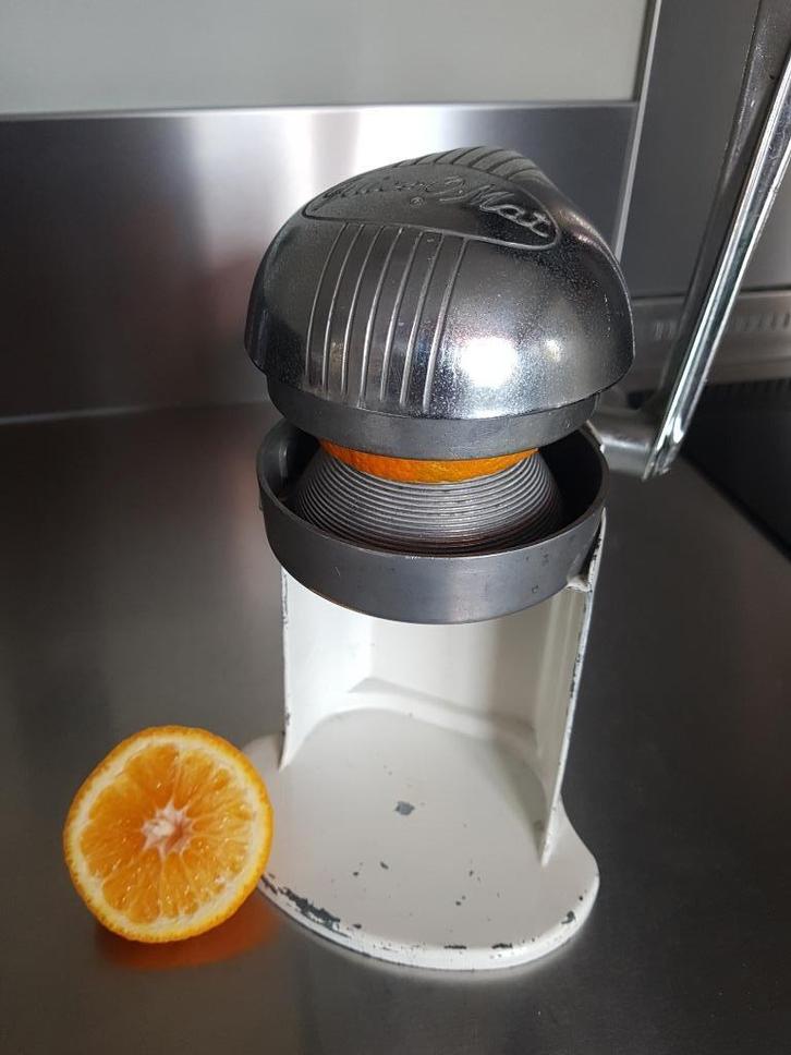 JUICE-O-MATIC Citruspers Rival. Art Deco/Vintage jaren 50-60, Huis en Inrichting, Keuken | Keukenbenodigdheden, Gebruikt, Ophalen of Verzenden
