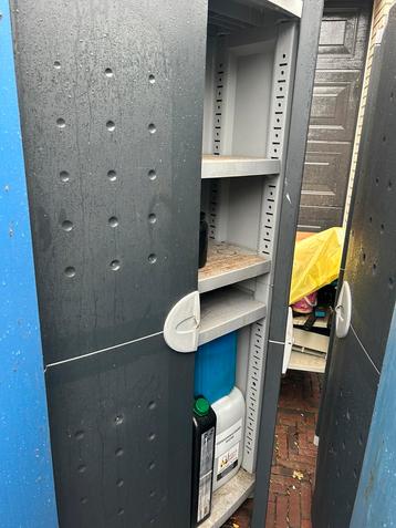 Kast draaideur kunststof 2 kasten, per kast 2 planken beschikbaar voor biedingen