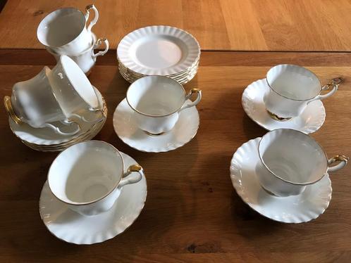 Royal Albert - Val d'Or kop en schotel, Huis en Inrichting, Keuken | Servies, Zo goed als nieuw, Kop(pen) en/of Schotel(s), Overige stijlen