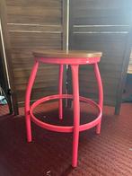 Neon Roze kruk met Houten Zitting, Huis en Inrichting, Barkrukken, Ophalen, Gebruikt, Met voetsteun, 60 tot 90 cm