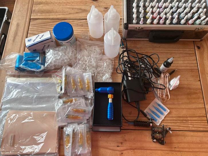 Complete tattoo set met 2 tattooguns, Hobby en Vrije tijd, Tekenen, Gebruikt, Overige typen, Ophalen of Verzenden