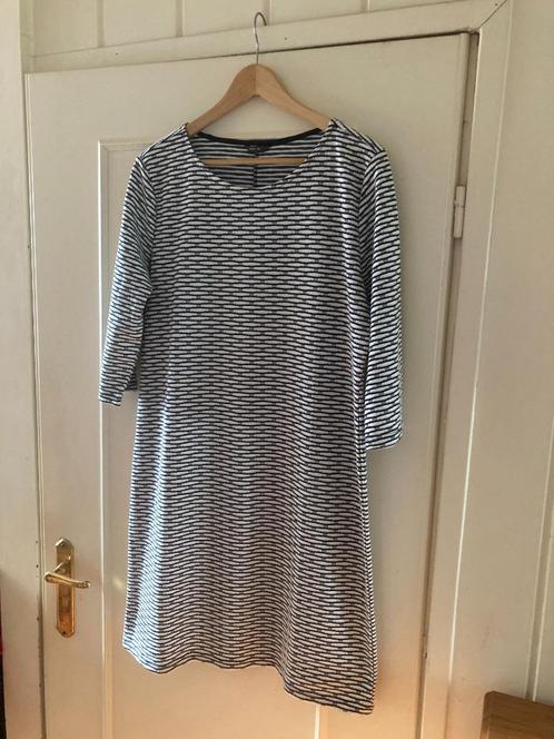 Aparte rekbare wit zwart gesteepte jurk van Hema, maat XL, Kleding | Dames, Grote Maten, Zo goed als nieuw, Jurk, Wit, Verzenden