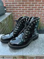 Luxe lakleren veterboots met studs – musthave, Verzenden, Zwart, Lage of Enkellaarzen, Zo goed als nieuw