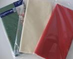 Tafelkleed/Tafellaken rood/groen/beige papier 3 stuks, Nieuw, Tafelkleed of Tafelzeil, Ophalen of Verzenden, Overige kleuren