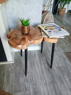 Leuke dubbele boomstam tafeltjes. Teak met metaal., Huis en Inrichting, Tafels | Salontafels, Ophalen, Gebruikt, 50 tot 100 cm