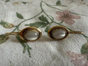 Vintage Gouden Oorbellen met Cateye beschikbaar voor biedingen