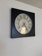 Nieuwstaat Riverdale Wandklok Industrieel zwart 70x70cm, Ophalen, Zo goed als nieuw, Analoog, Wandklok