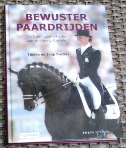 Bewuster paardrijden. Bartels. ISBN 9058776697., Boeken, Dieren en Huisdieren, Zo goed als nieuw, Paarden of Pony's, Ophalen of Verzenden