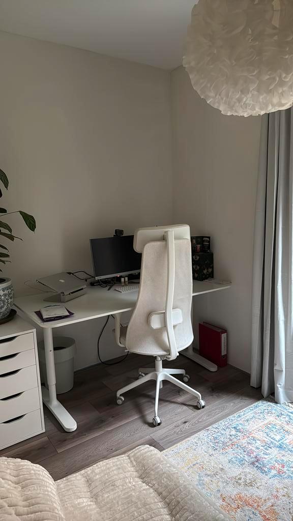 Ikea wit Bekant bureau 160x80, Huis en Inrichting, Bureaus, Zo goed als nieuw, In hoogte verstelbaar, Ophalen