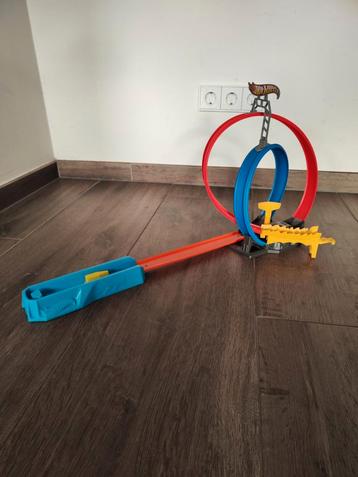 Hot Wheels Dubbele Looping met Lanceerder beschikbaar voor biedingen