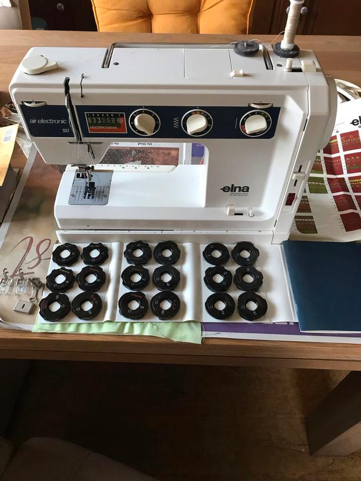 Elna SU Air Electronic Naaimachine + Sjablonen, Hobby en Vrije tijd, Naaimachines en Toebehoren, Gebruikt, Naaimachine, Overige merken