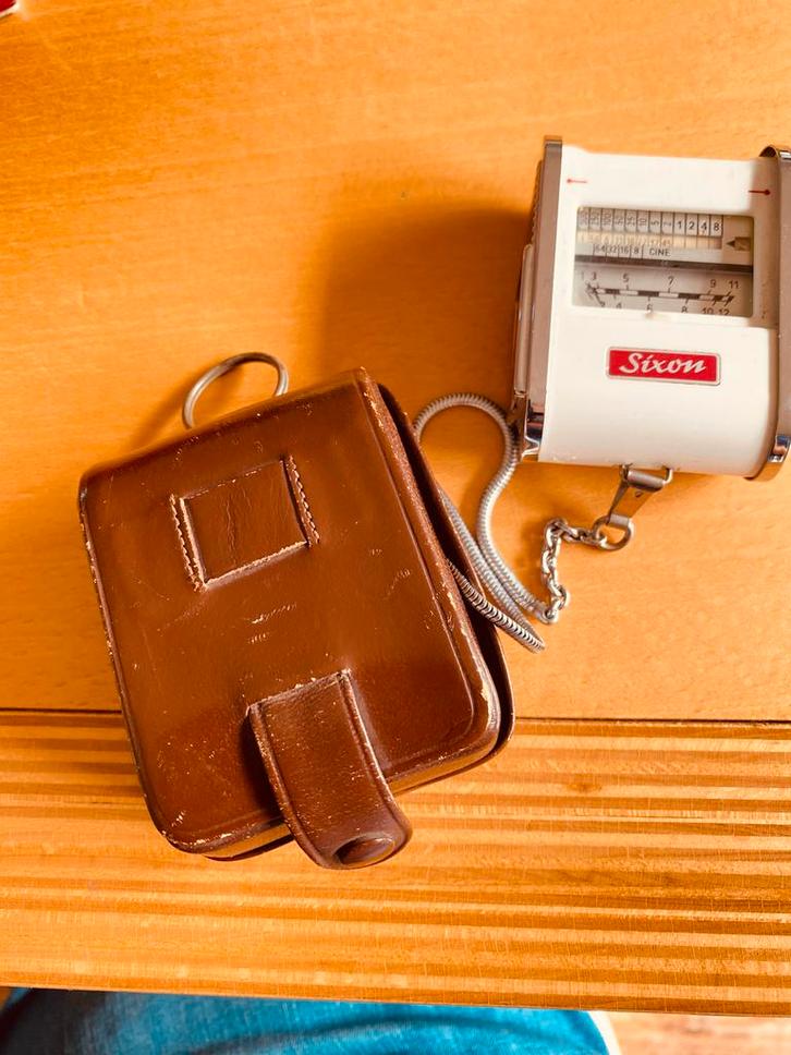 Vintage Sixon Belichtingsmeter met leren tas, Audio, Tv en Foto, Fotografie | Doka Toebehoren, Gebruikt, Doka-onderdelen, Draagbaar