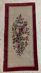 Vintage tafelkleed geborduurde bloemen fluwelen rand 100/47