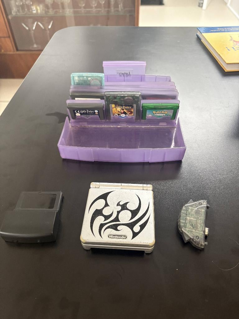 Game Boy Advance SP + games, cheat cartridge (o.a. Pokemon), Spelcomputers en Games, Gebruikt, Verzenden, Overige genres, 1 speler