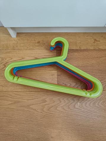 kinderkapstokken 17x  beschikbaar voor biedingen