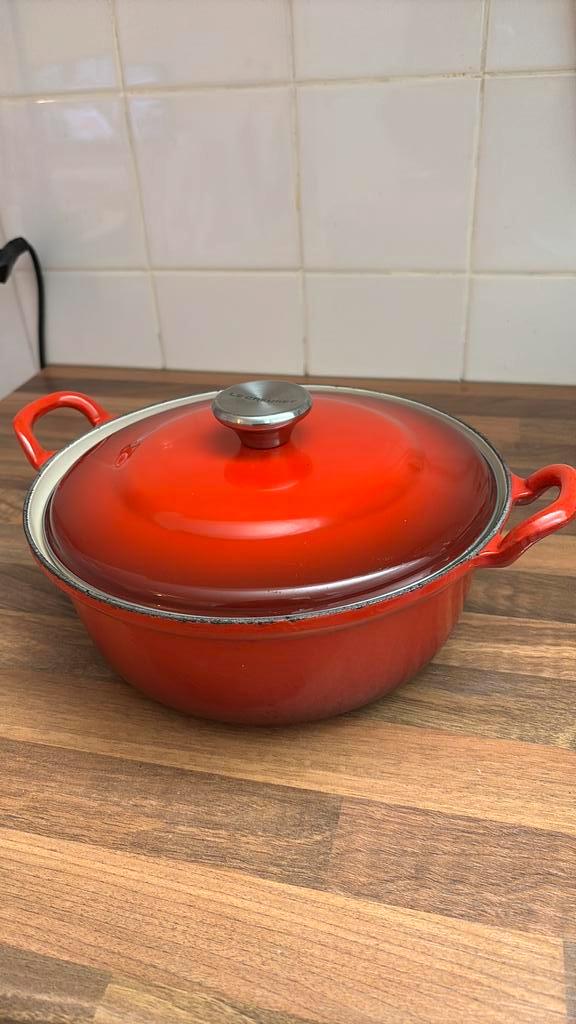 Le Creuset gietijzeren pan rood – topstaat, Huis en Inrichting, Keuken | Potten en Pannen, Gebruikt, Koekenpan of Braadpan, Gietijzer