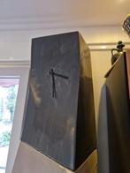 kunstzinnige staande klok / torenklok op steen, Ophalen, Gebruikt, Analoog, Staande klok