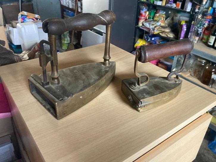 2x antieke koperen strijkijzers, Antiek en Kunst, Antiek | Koper en Brons, Koper, Ophalen of Verzenden