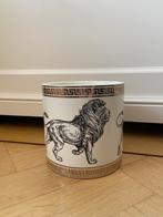 Pot met leeuwen erop, Huis en Inrichting, Ophalen of Verzenden