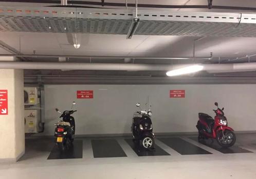 Scooter motor parkeerplaats gezocht Utrecht, Fietsen en Brommers, Overige Fietsen en Brommers, Gebruikt, Ophalen