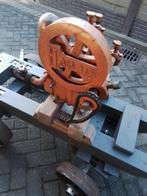 Hardy tweeplunje waterpomp, Ophalen