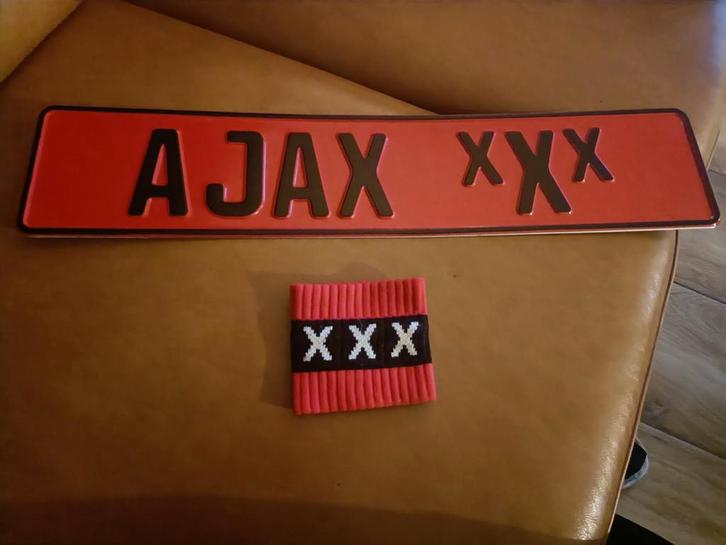 Ajax kentekenplaat & zweetband, Sport en Fitness, Voetbal, Gebruikt, Clubaccessoires, Ophalen
