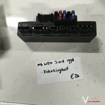 Mercedes W210 1996 3.0 diesel Zekeringhouder  beschikbaar voor biedingen