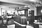 949489	Margraten	Limburg	jr 50 60 Hotel Restaurant De Kroon, Verzamelen, Ansichtkaarten | Nederland, Ophalen of Verzenden, 1960 tot 1980