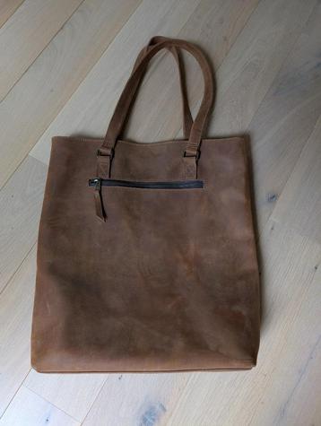 Hangemaakte leren tas beschikbaar voor biedingen