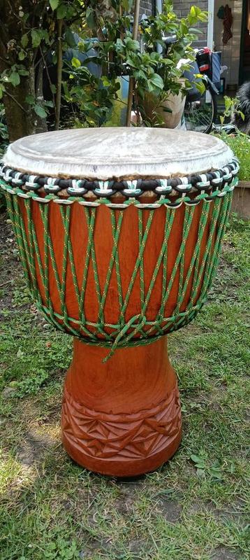 Zeer grote Djembe Guinee. Helemaal nieuw. beschikbaar voor biedingen