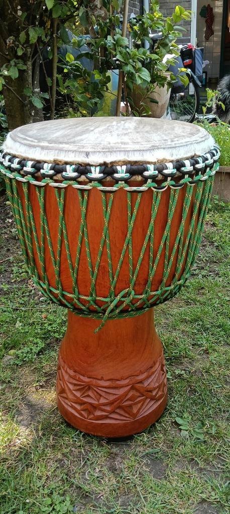 Zeer grote Djembe Guinee. Helemaal nieuw., Muziek en Instrumenten, Percussie, Nieuw, Trommel, Ophalen of Verzenden
