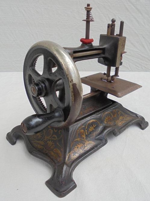 Mooi zwaar kindernaaimachine naaimachine speelgoed, Antiek en Kunst, Antiek | Naaimachines, Ophalen of Verzenden