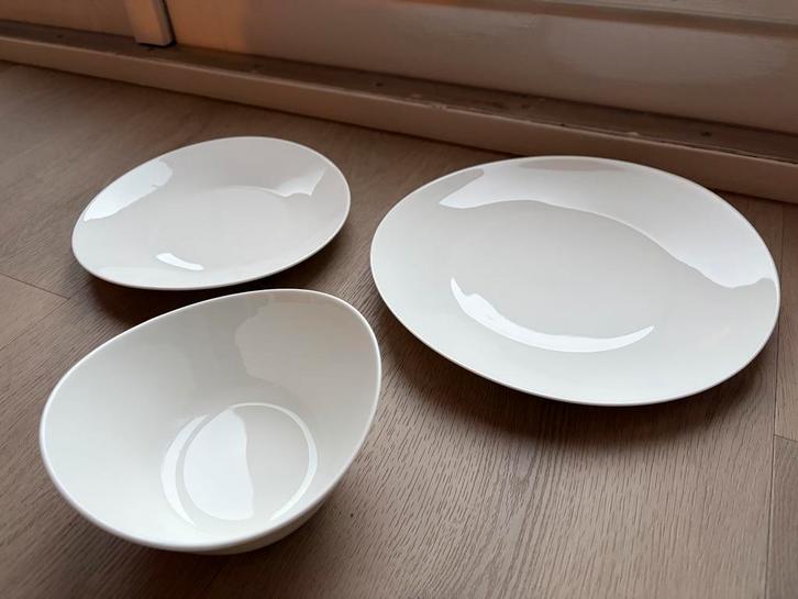 Servies set: 6 dinerborden, 6 ontbijtborden, 2 schaaltjes, Huis en Inrichting, Keuken | Servies, Zo goed als nieuw, Compleet servies