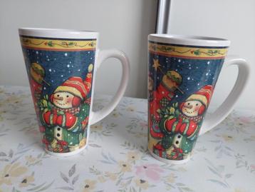 2 Kerstmokken met kerstthema van Jessica Design Collectie beschikbaar voor biedingen