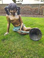 BRONZEN MEISJE MET SCHEPNET AAN SPOTPRIJS 875 IPV 2000 !!!, Ophalen of Verzenden, Nieuw, Overige materialen, Mensenbeeld
