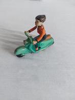 Vintage Blikken Scooterrijdster, Ophalen