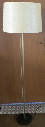 Vintage staande lamp, stang met lichte gemeleerde  kap, Ophalen, Gebruikt, Vintage, Metaal