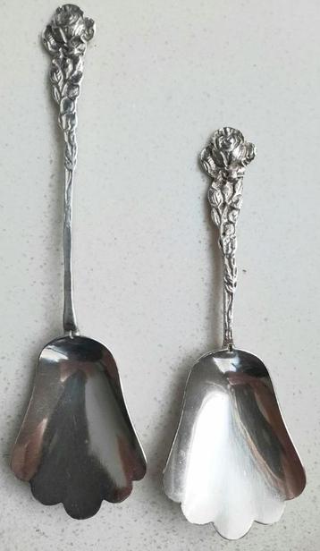 2 Zilveren bloem suiker/theeschep beschikbaar voor biedingen