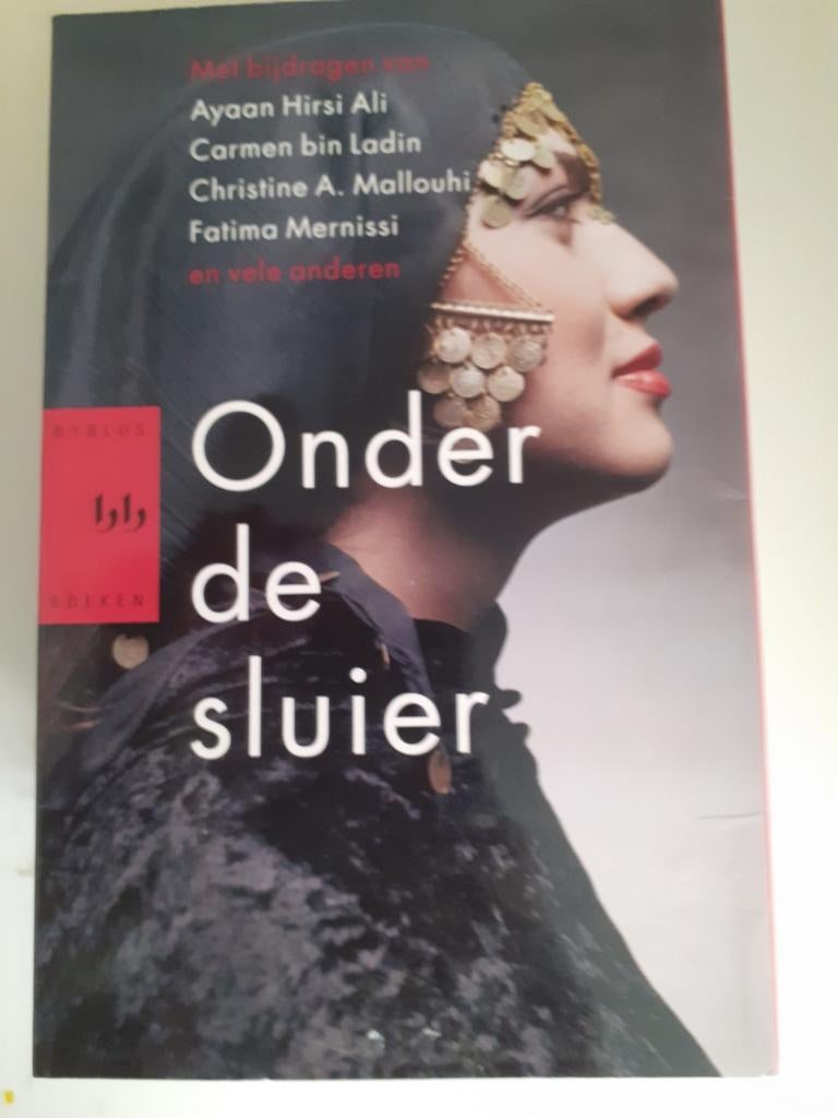 Onder de sluier, Ophalen of Verzenden, Gelezen